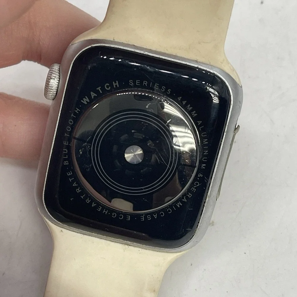Apple Watch Series 5 44MM Black with White Band A2093 READ #0642 Z65/28 (VH)